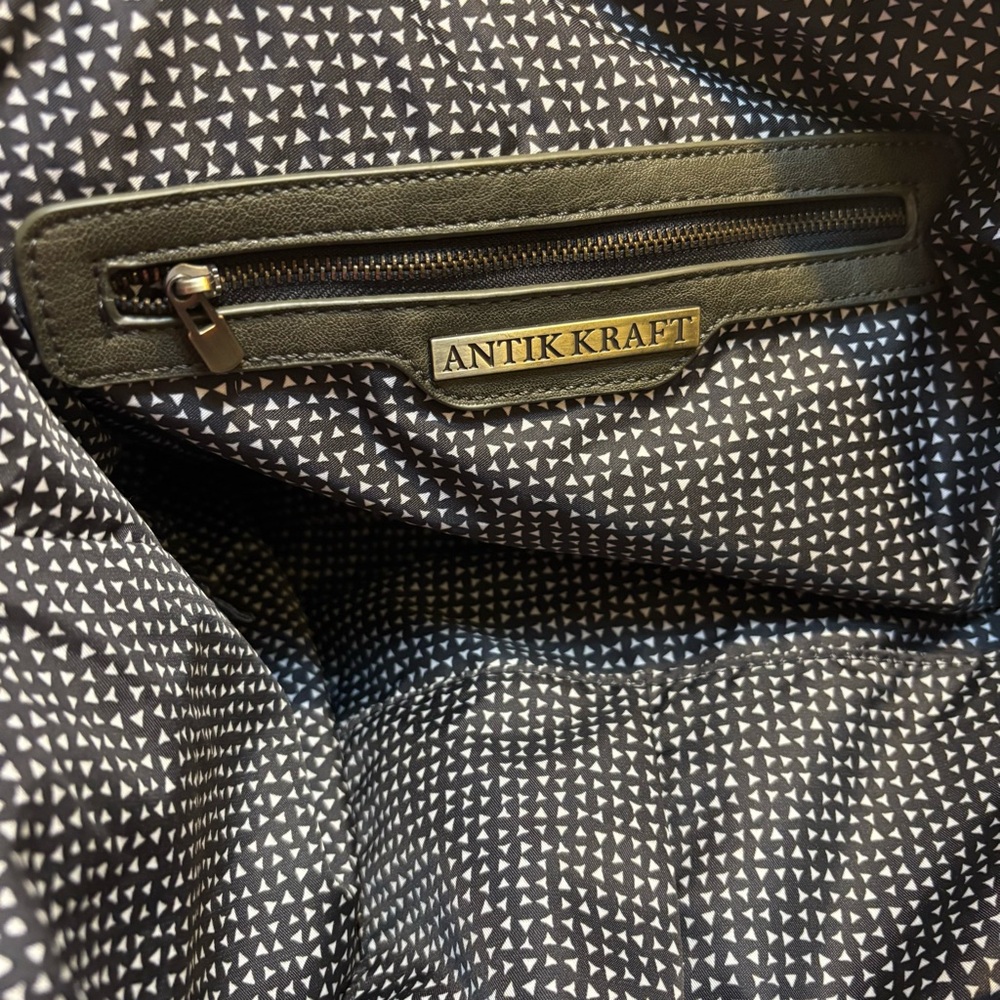 Antik Kraft Tote Bag Calliope Muted Olive Vegan Leather SOLD OUT ONLINE - Picture 13 of 16
